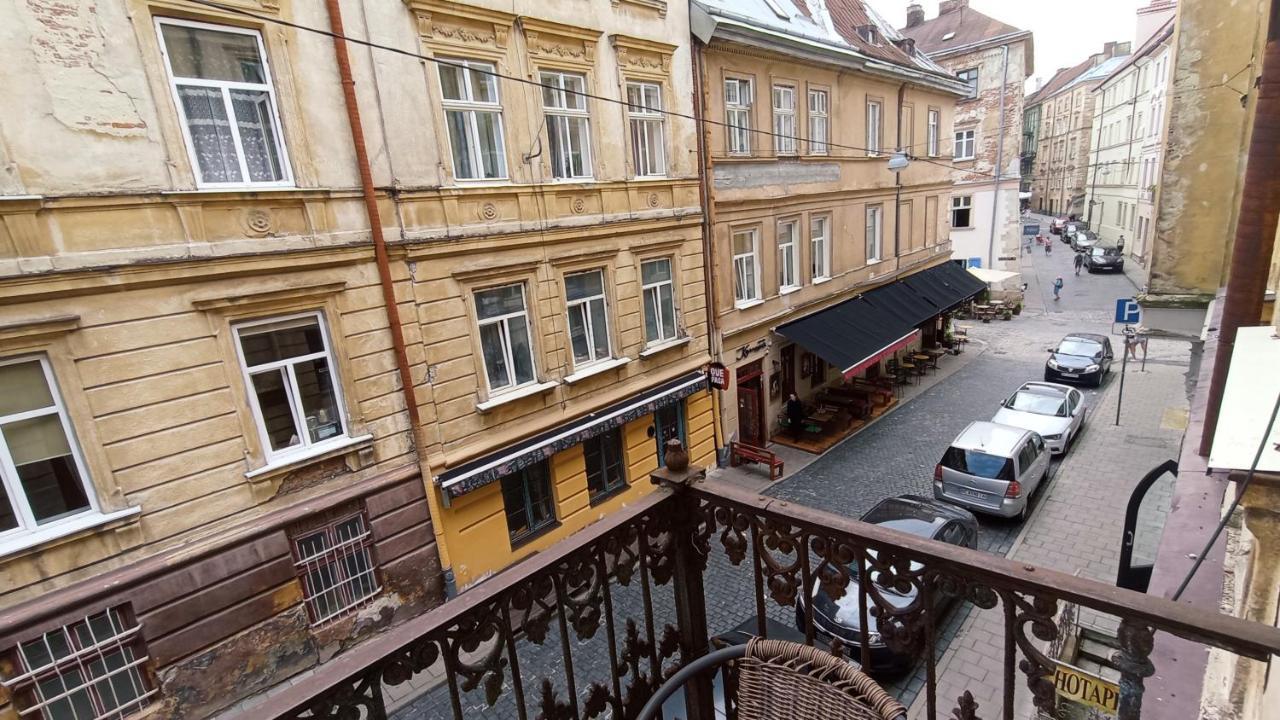 Ляльковий Театр Не Мансарда ลวีฟ ภายนอก รูปภาพ