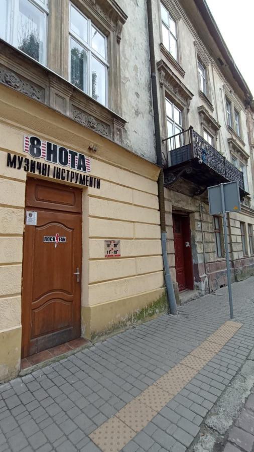 Ляльковий Театр Не Мансарда ลวีฟ ภายนอก รูปภาพ